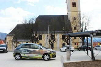 E-Charging Station_Parking Deck_with Church_Fuchs | © Tourismusverband Oststeiermark