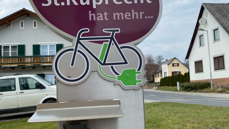 E-Bike Ladestation_Rollsdorf_Oststeiermark | © Oststeiermark Tourismus