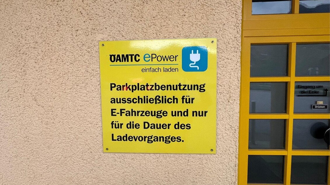 Hinweisschild ePower, ÖAMTC, Bad Aussee | © TVB Ausseerland Salzkammergut_Nathalie Schröttenhamer