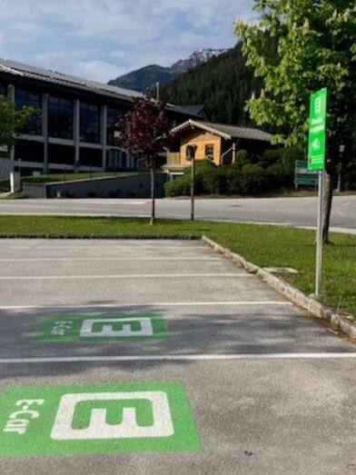 Parking Lot EV Charging Station Grimminghalle | © TVB Ausseerland Salzkammergut (c) Heike Temmel | TVB Ausseerland Salzkammergut (c) Heike Temmel | © TVB Ausseerland Salzkammergut (c) Heike Temmel