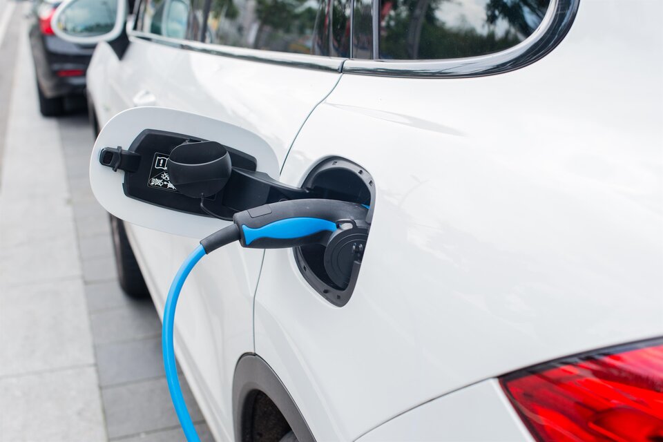 E-Tankstelle beim Parkplatz Eybel - Impression #1 | © AdobeStock_189648321