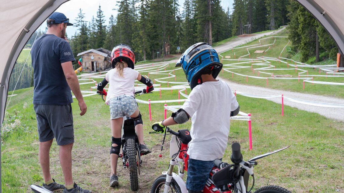 Auf der E-Trail-Strecke  gibt es Strecken in versc | © Trialstars - Andreas Pilz