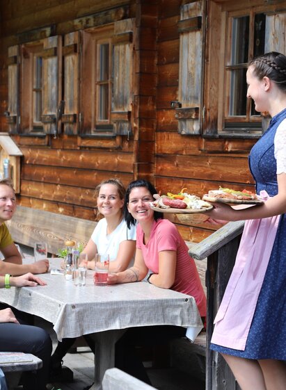 Einkehr bei der Ebenhandlhütte | Hannah Tautscher | © Tourismusverband Murau