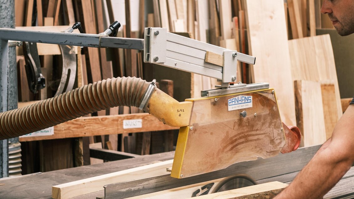 Gross-Holz-Handel-128