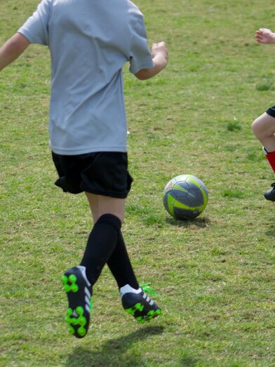 Fußballspiel | james-lee-unsplash | © james-lee-unsplash