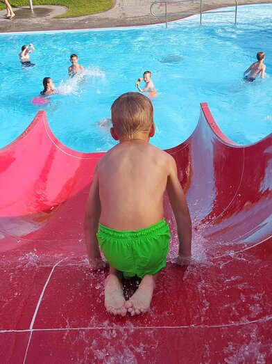Rutsche im Familienfreibad in Friedberg | © Stadtgemeinde Friedberg