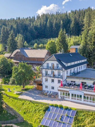 Familienhotel Berger_Außenansicht_Oststeiermark | © Familienhotel Berger