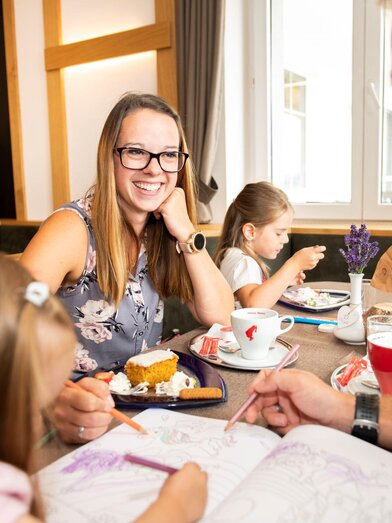 Familienhotel Berger_Familienessen_Oststeiermark | © Familienhotel Berger | Niki Pommer | © Familienhotel Berger