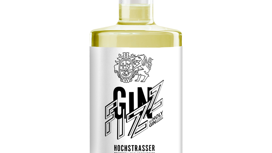 Flasche Gin Fizz der Feindestillerie Hochstrasser in Mooskirchen vor hellem Hintergrund.  | © Werbemühle Austria
