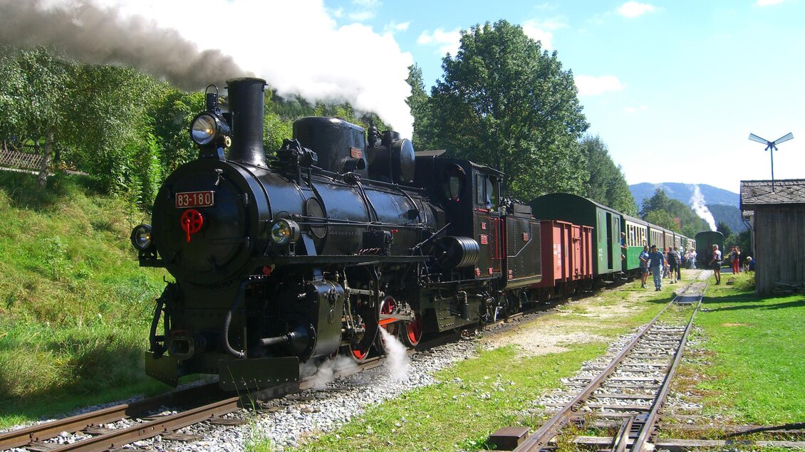 Feistritztalbahn_Zug am Bahnhof_Oststeiermark | © Feistritztalbahn