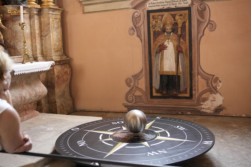 Foucaultsches Pendel in der Pfarrkirche Pöllau - Impression #1 | © Tourismusverband Oststeiermark