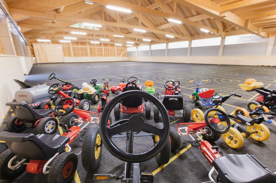 Recreation hall Zloam- indoor skating and children's ride park - Impression #1