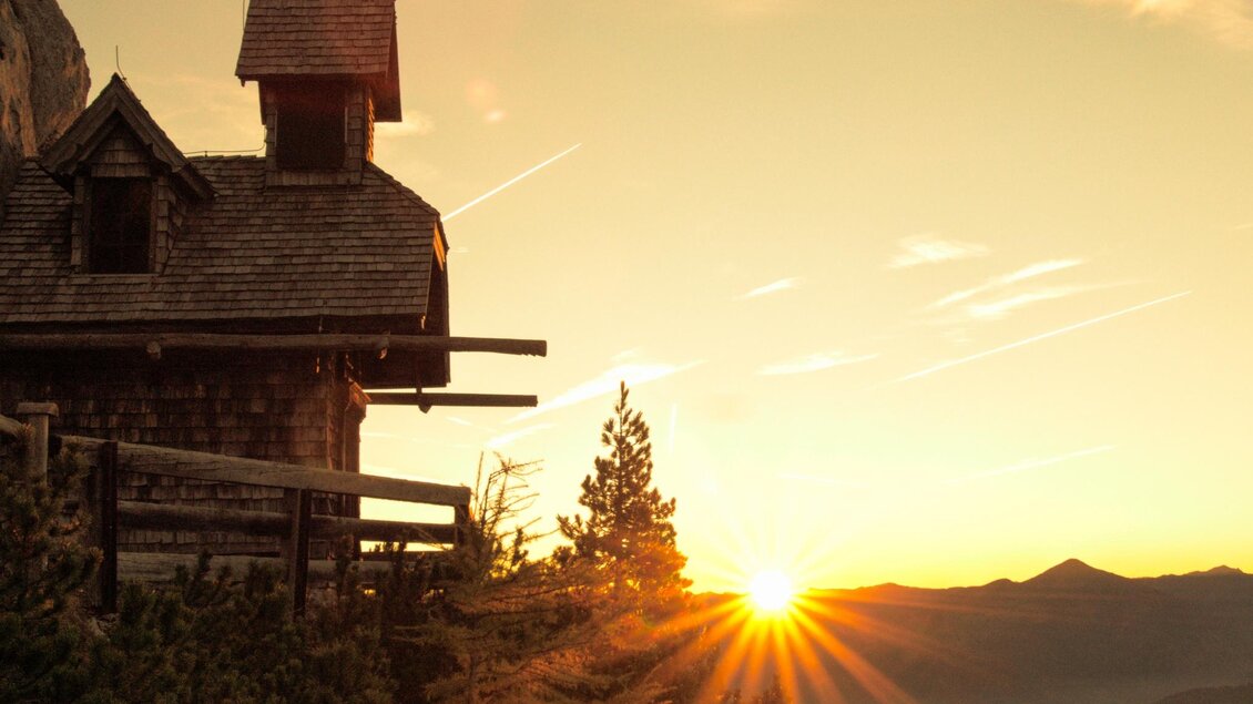 Sonnenaufgang am Friedenskircherl | © Erlebnisregion Schladming-Dachstein