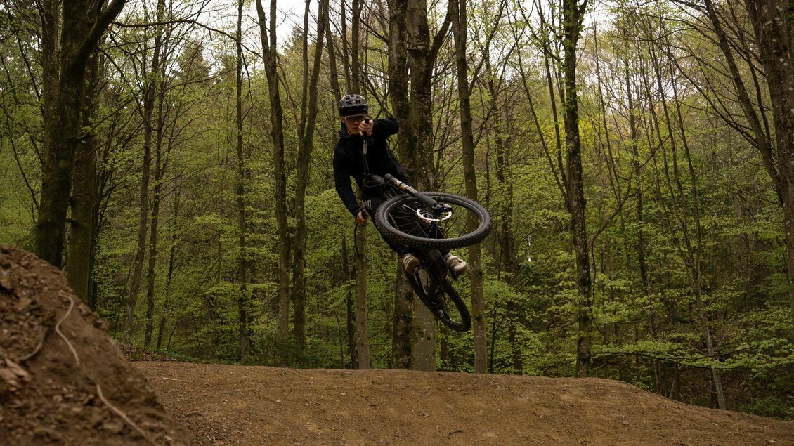 Auf der Mountainbike-Area von Gleisdorf können geübte Fahrer auch Sprünge üben. | © Tourismusverband Oststeiermark