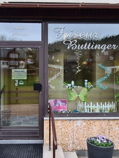 Friseur Buttinger Eingang | © Stephanie Bor