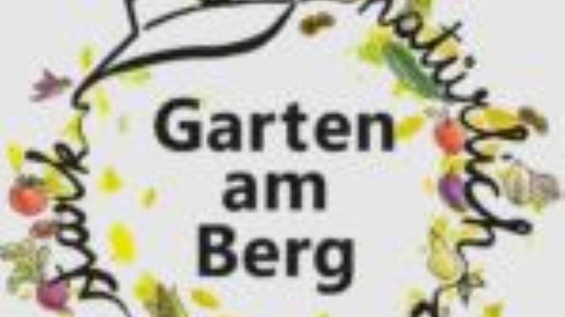 Logo „Garten am Berg“ mit Blumenkranz und Schriftzug. | © Garten am Berg