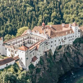 Garden castle_air_view_Eastern Styria | © Gartenschloss Herberstein