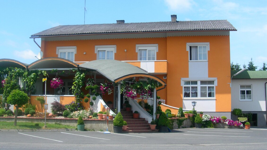 Blick auf unser Gasthaus. | © Richard Kaufmann