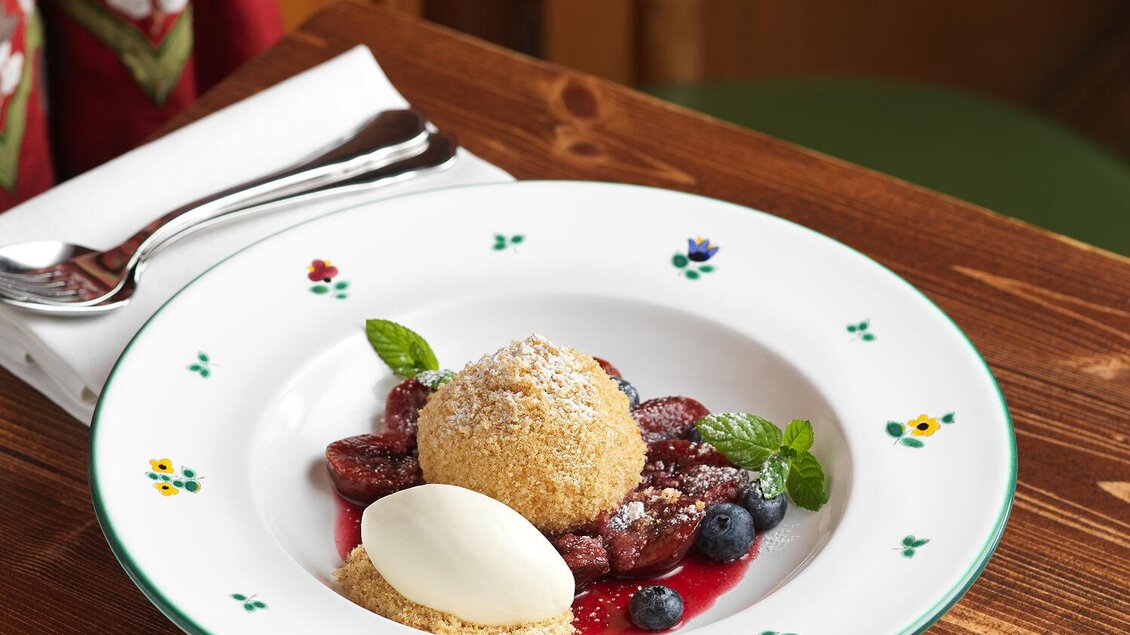 Zwetschkenknödel mit Kaffee | © TAUROA GmbH