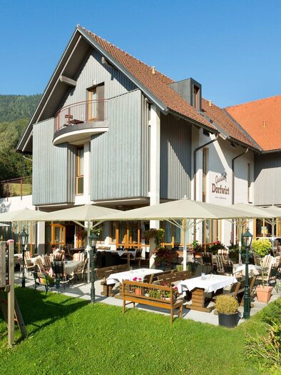 A cozy hotel with an inviting outdoor restaurant. In the foreground, there is a playground for children. | © TV Region Graz - René Vidalli