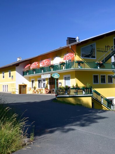 The inn Erzherzog Johann is visible at the height of Kagerwirt. | © Gasthof Erzherzog Johann Höhe