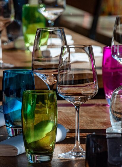 Glasses on the table_Eastern Styria | © Pixabay