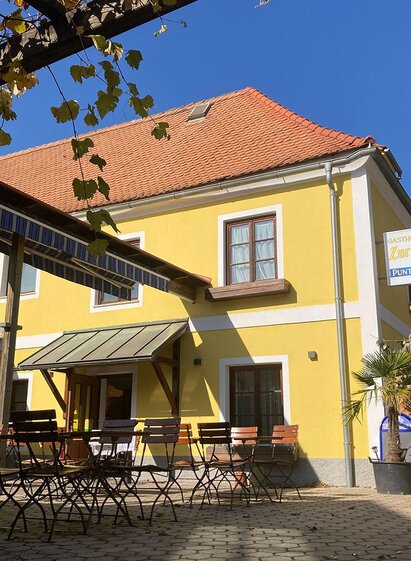 Gastgarten und Eingang Gasthof Zur Post | © Gasthof Zur Post