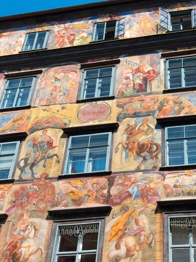 Gemaltes Haus am Grazer Herzogshof – Altstadt erle | © Graz Tourismus-Harry Schiffer