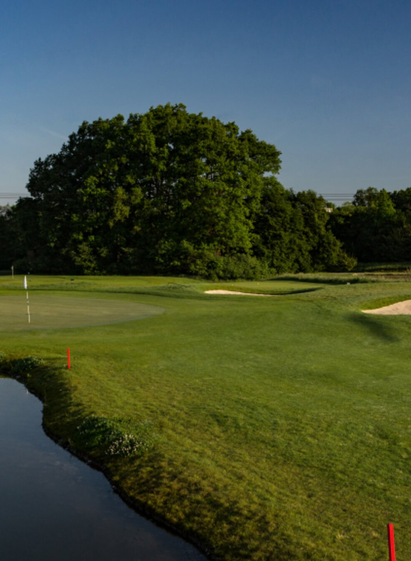 Golf turf with sand holes and pond | © GC Grazer MurAuen