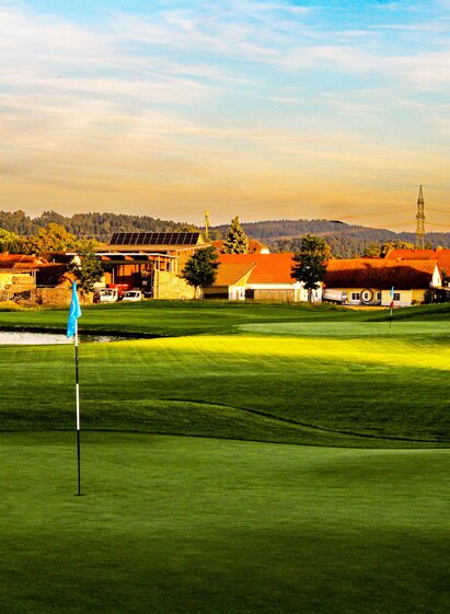 Green im Golfclub Grazer MurAuen bei Abendlicht | © Golferlebnis Steiermark - Manuel Wiedner