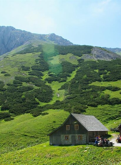 Grasserhütte mit Fölzstein | TV Hochschwab / Foto: Regina Müllner