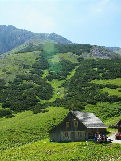 Grasserhütte mit Fölzstein