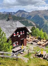 Grazer Hütte mit Bergpanorama | © Anna Wolf | Anna Wolf | © Anna Wolf