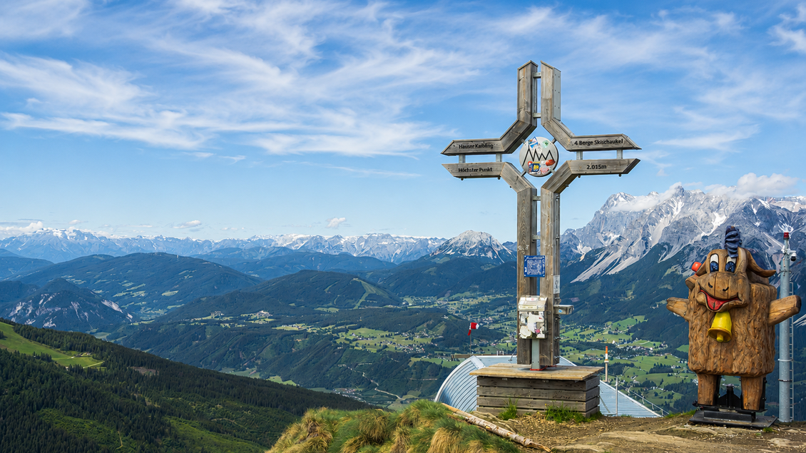 Gipfelkreuz am Hauser Kaibling mit Panoramablick auf die Bergwelt. | © TVB Schladming-Dachstein