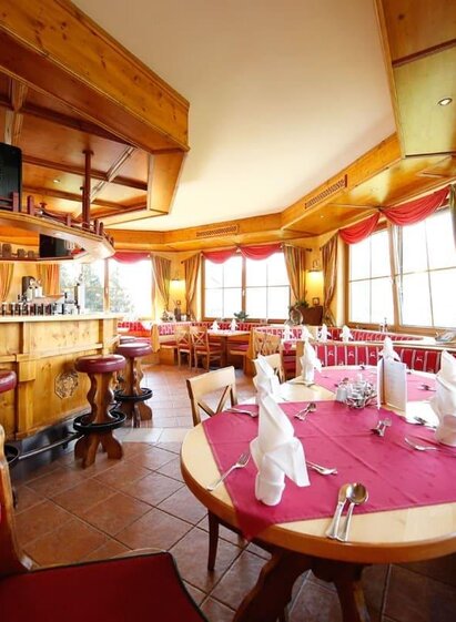 Gemütliche Hotelbar direkt an der Skipiste | © Gut Raunerhof