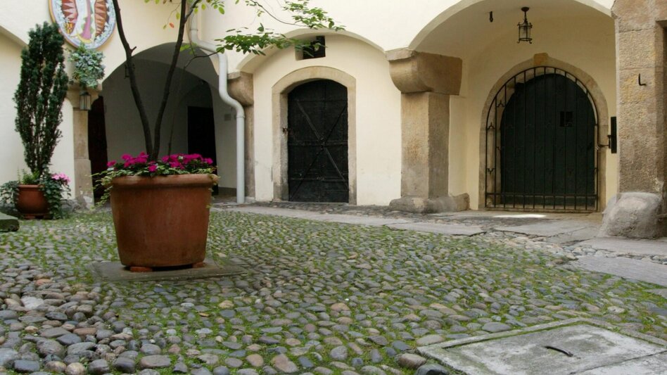 Historischer Innenhof des Deutschen Ritterordens G | © Graz Tourismus-Harry Schiffer