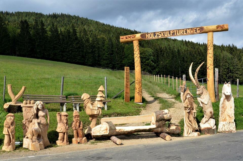Holzskulpturenweg_Eingang_Oststeiermark | © Gasthof Haider