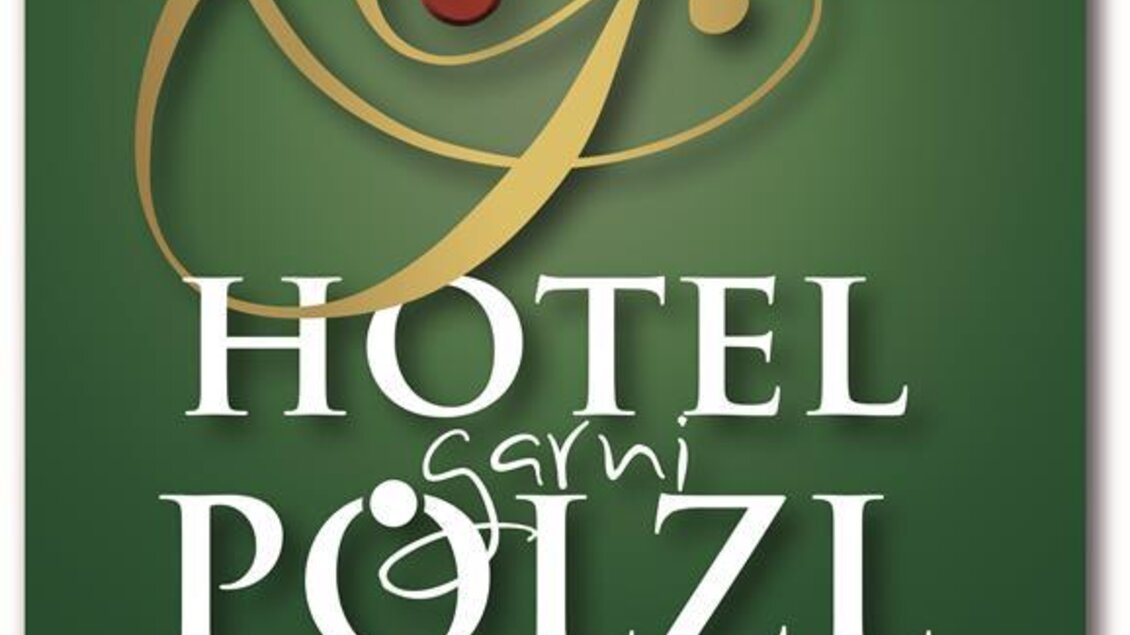 Das Bild zeigt das Logo des Hotels Garni Pölzl. Es ist in grüner Farbe mit goldenen und weißen Schriftzügen gestaltet.