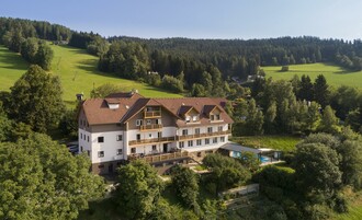 hotel Schwengerer_from outside_Eastern Styria | © Hotel Schwengerer