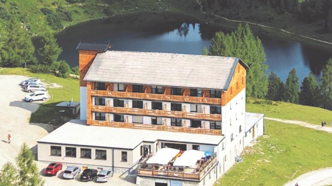 Hotel Tauplitzalm mit Großsee | © Hotel Tauplitzalm, www.tauplitzalm-holidays.at