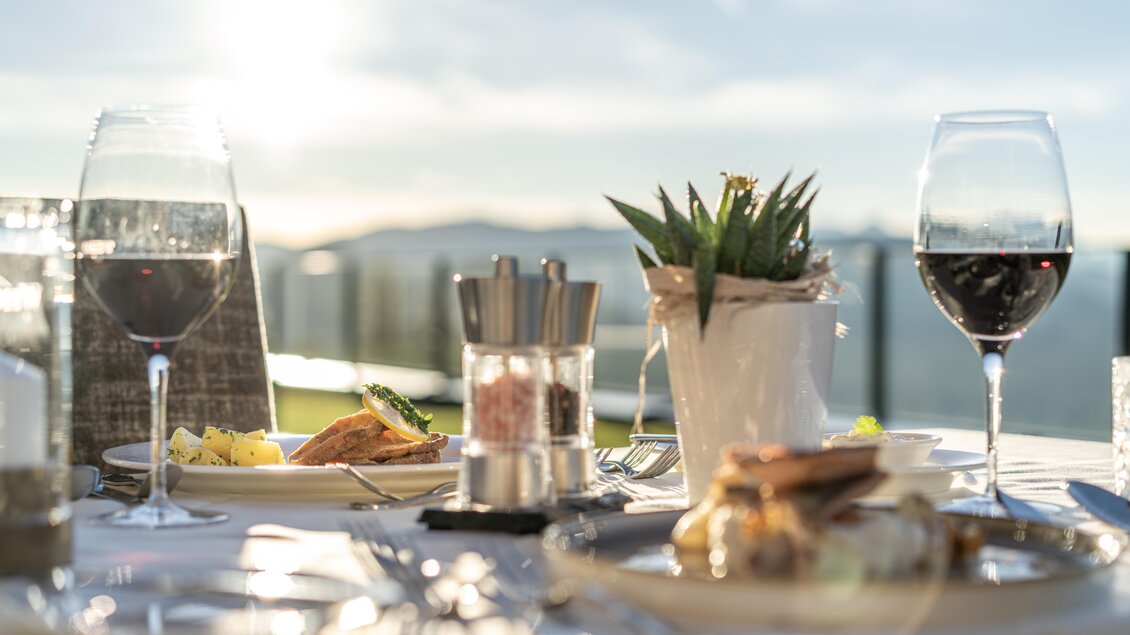 Dinner auf der Terasse | © Stefan Kraml