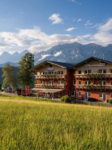 Hotel Pariente Winter direkt an der Skipiste | © Foto Tom