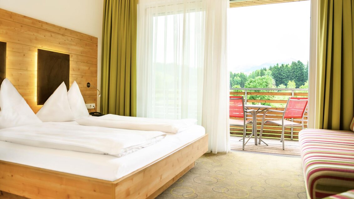 großes, gemütliches Doppelzimmer
Ca. 24m2
Belegung für 2-3 Personen
Zustellbett möglich