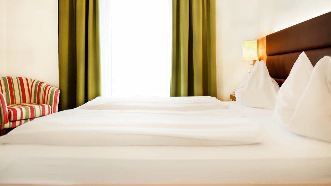 Ruhige, kleine Zimmer
Ca. 16m2
Belegung 1-2 Personen
Einzelnutzung möglich