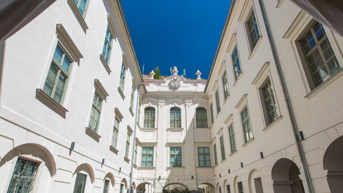 Innenhof des Palais Herberstein in Graz | © Graz Tourismus-Harry Schiffer