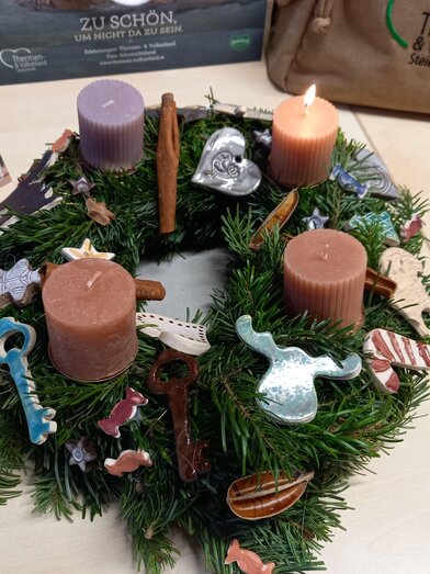 Adventkranz mit Keramikelementen