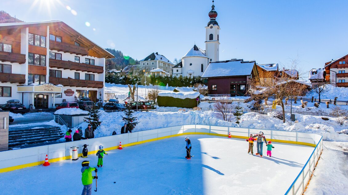 Eislaufplatz Haus 2 | © Rene Eduard Perhab