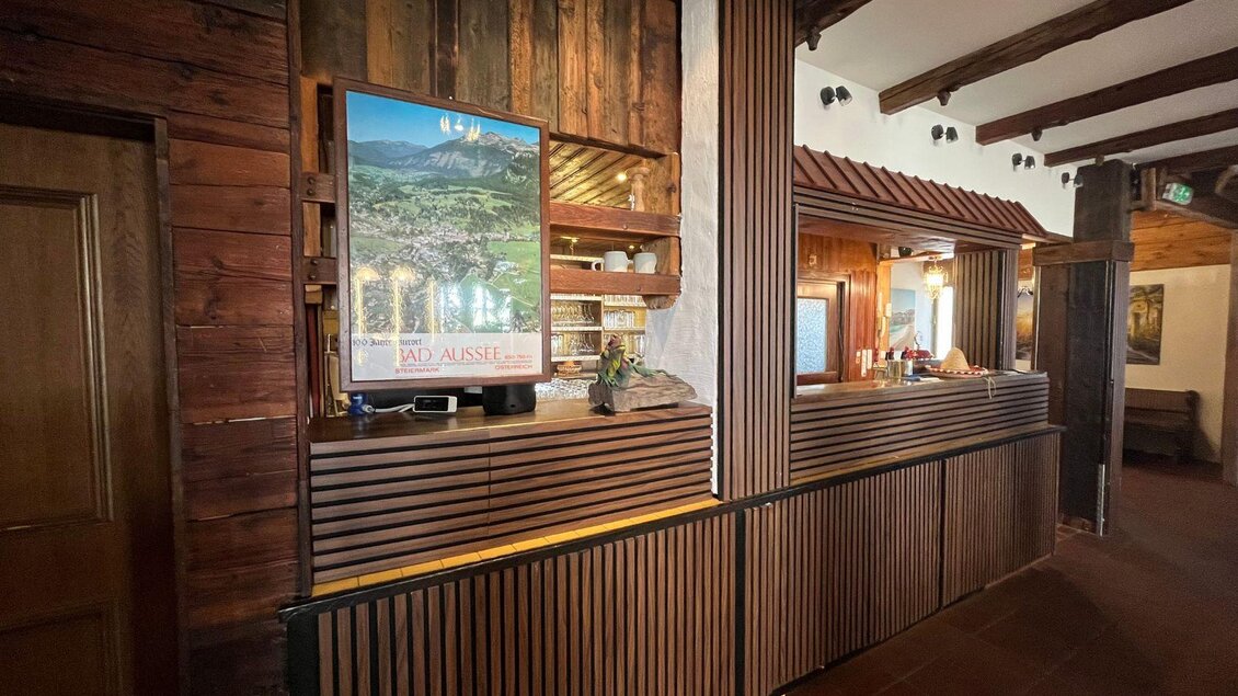 Der gemütliche Eingangsbereich des Restaurants "La Marina". Hinter der Theke befindet sich die Bar. | © TVB Ausseerland Salzkammergut_Nathalie Schröttenhamer