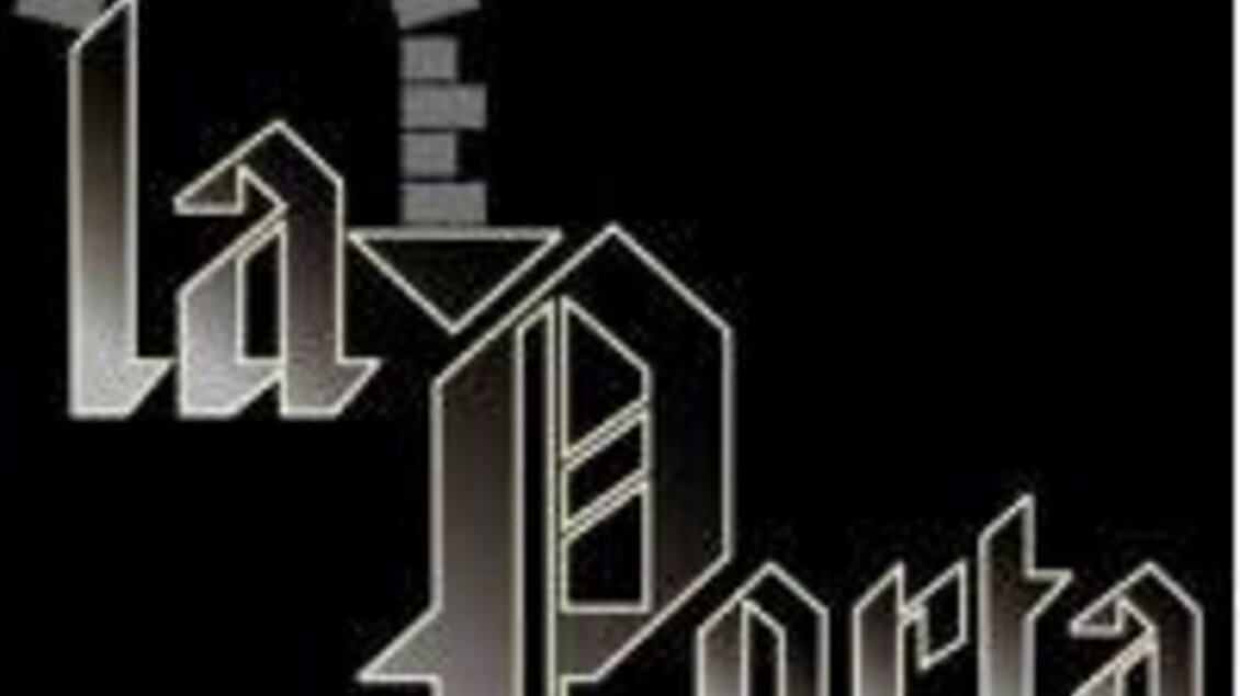 Ein stilisiertes Logo mit dem Schriftzug "la Porta". Es zeigt eine Kombination aus verschiedenen Schriftarten auf schwarzem Hintergrund. | © La Porta