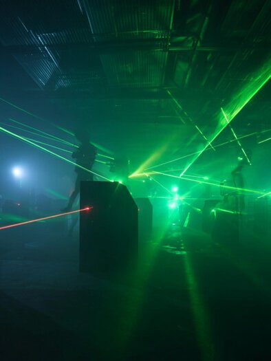 Symbolbild Lasertron | © Midjourney - Benedikt Trummer